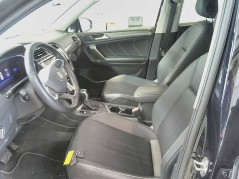 Used 2023 Volkswagen Tiguan SE FWD image 2