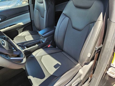 Used 2024 Jeep Compass Latitude AWD/4WD image 22