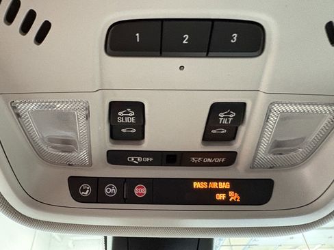 Used 2021 Chevrolet Traverse RS AWD/4WD image 28