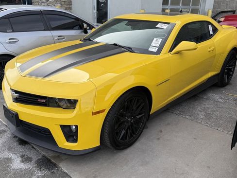 Used 2010 Chevrolet Camaro SS image 2