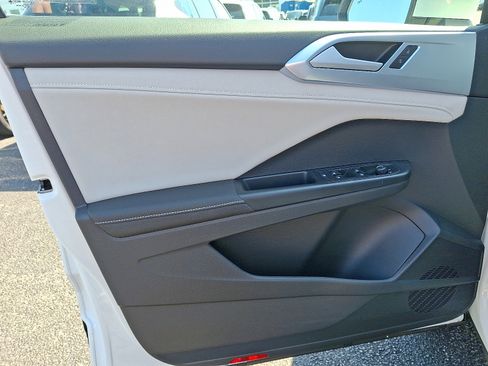 New 2025 Volkswagen Taos SE image 8