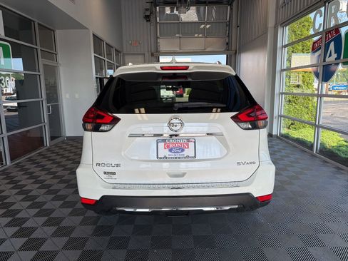 Used 2018 Nissan Rogue SV AWD/4WD image 5