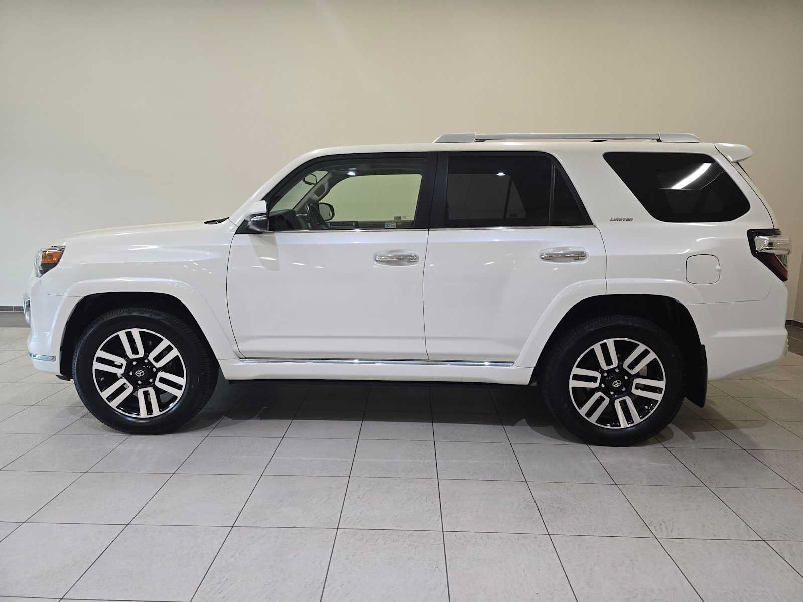 Used 2015 Toyota 4Runner Limited AWD/4WD image 3