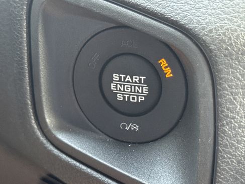 Used 2024 Jeep Wrangler Unlimited w/ Convenience Group AWD/4WD image 22