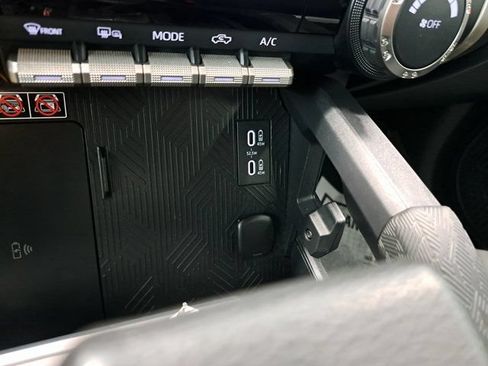 Used 2024 Toyota Tacoma SR5 AWD/4WD image 15