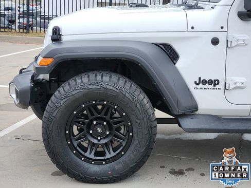 Used 2023 Jeep Gladiator Sport image 10