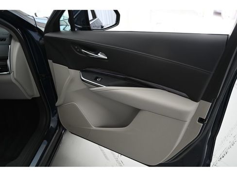 Used 2021 Cadillac XT4 Luxury w/ Cold Weather Package image 16