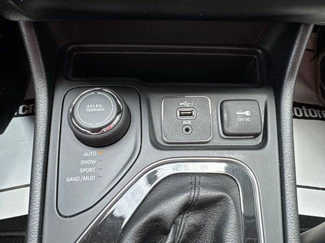 Used 2019 Jeep Cherokee Limited AWD/4WD image 24