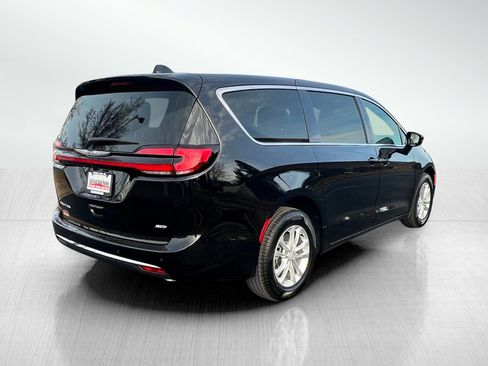 New 2026 Chrysler Pacifica Select image 8