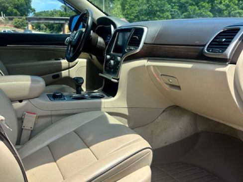 Used 2015 Jeep Grand Cherokee Overland AWD/4WD image 24