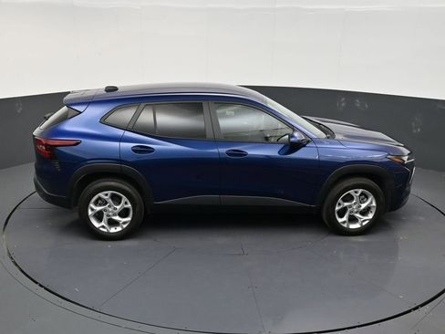 Used 2024 Chevrolet Trax LS w/ LS Convenience Package FWD image 17