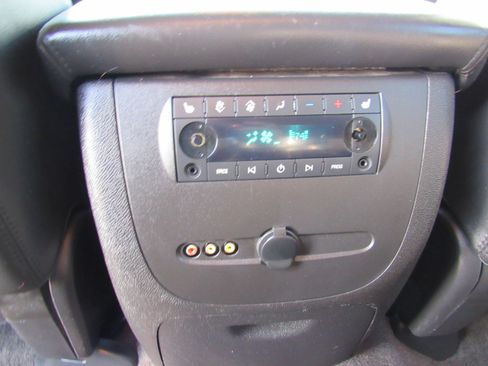 Used 2013 GMC Yukon XL Denali image 31