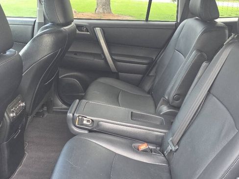Used 2011 Toyota Highlander SE w/ Tow Pkg AWD/4WD image 27
