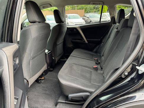 Used 2018 Toyota RAV4 LE w/ Carpet Mat Package FWD image 15