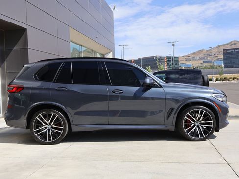 Used 2022 BMW X5 xDrive40i w/ M Sport Package AWD/4WD image 4