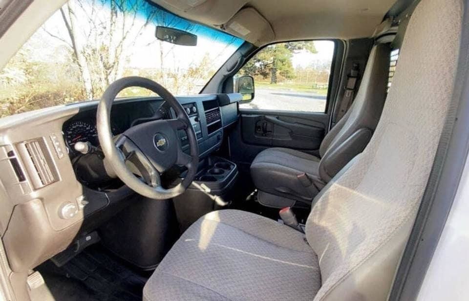 Used 2014 Chevrolet Express 3500 Extended RWD image 9
