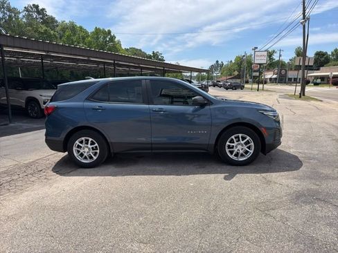 Used 2024 Chevrolet Equinox LS w/ Driver Confidence II Package FWD image 4