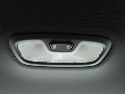 Used 2025 Chevrolet Trax RS w/ Driver Confidence Package FWD image 27