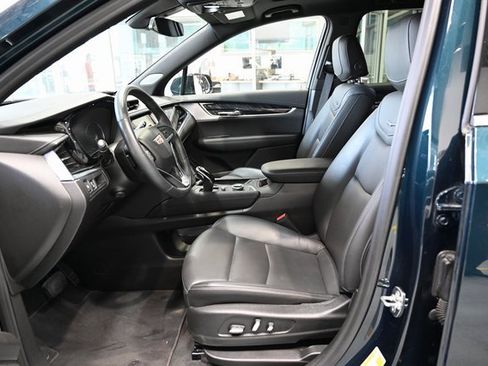 Used 2025 Cadillac XT6 Premium Luxury image 9