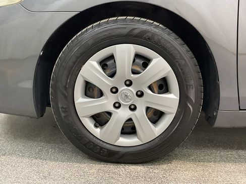 Used 2011 Toyota Camry LE FWD image 30