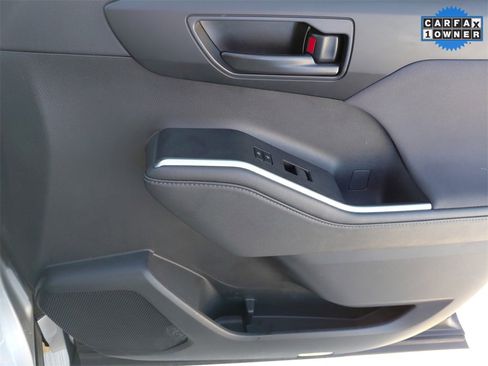 Used 2024 Toyota Highlander LE image 18