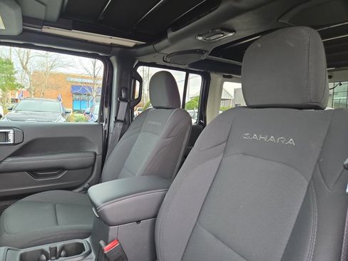 Used 2023 Jeep Wrangler Unlimited Sahara image 22