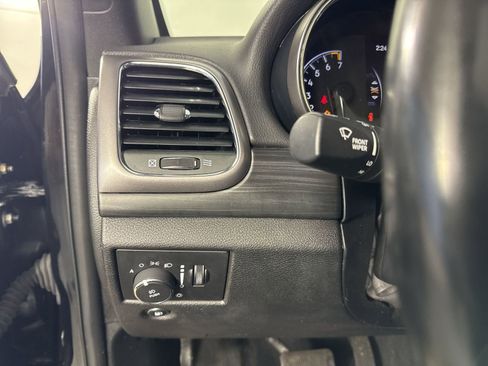 Used 2019 Jeep Grand Cherokee Laredo image 15