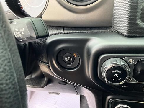Used 2022 Jeep Wrangler Sport AWD/4WD image 18