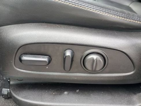 Used 2018 Chevrolet Equinox Premier image 20