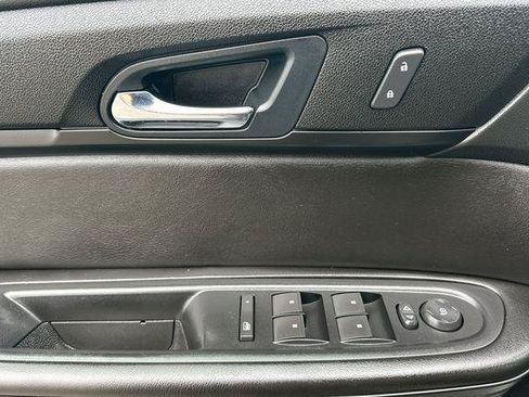 Used 2015 GMC Acadia SLE FWD image 11