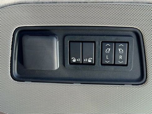 Used 2021 Cadillac Escalade ESV Premium Luxury Platinum AWD/4WD image 13
