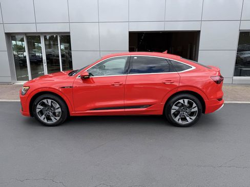 Used 2021 Audi e-tron Prestige w/ Prestige Package AWD/4WD image 3
