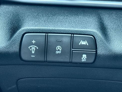 Used 2023 Hyundai Elantra SE FWD image 17