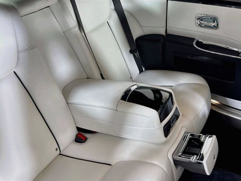Used 2019 Rolls-Royce Ghost RWD image 32