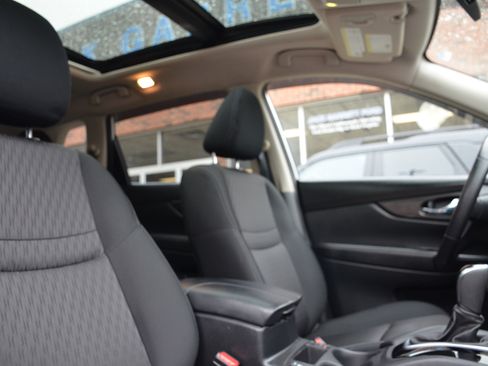 Used 2019 Nissan Rogue SV w/ Sun & Sound Touring Package image 23