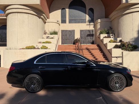 Used 2018 Mercedes-Benz E 300 w/ Premium 1 Package image 5