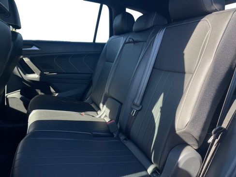 Used 2022 Volkswagen Tiguan SE R-Line image 13