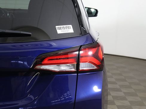 Used 2023 Chevrolet Equinox Premier FWD image 16