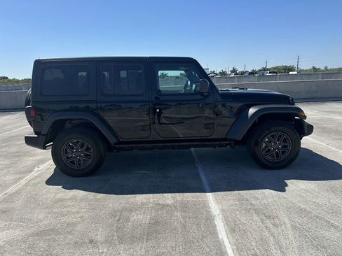 Used 2025 Jeep Wrangler Sport S image 33