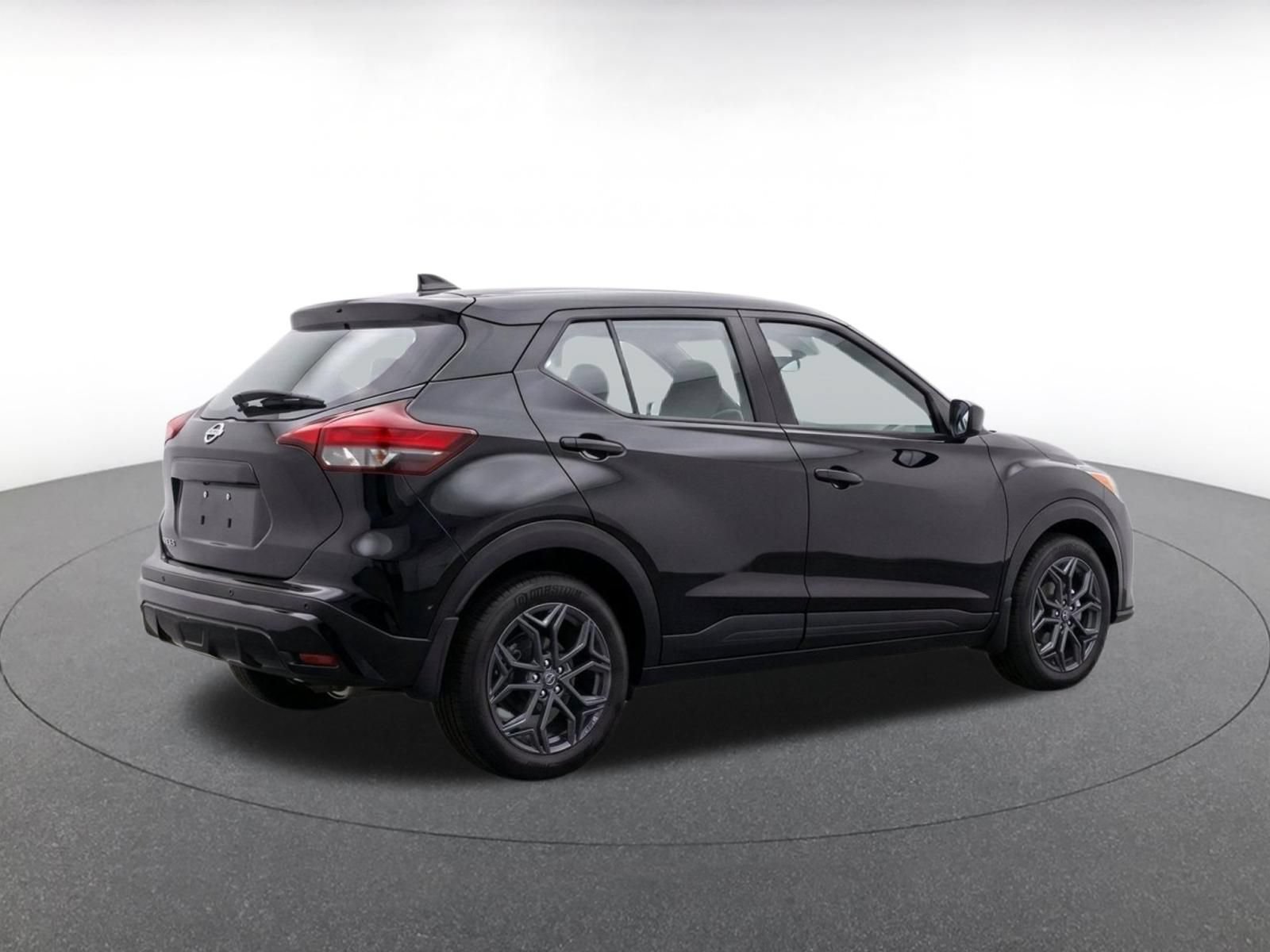 Used 2026 Nissan Kicks SR AWD/4WD image 8