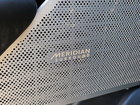 Used 2018 Land Rover Range Rover Velar R-Dynamic SE image 14