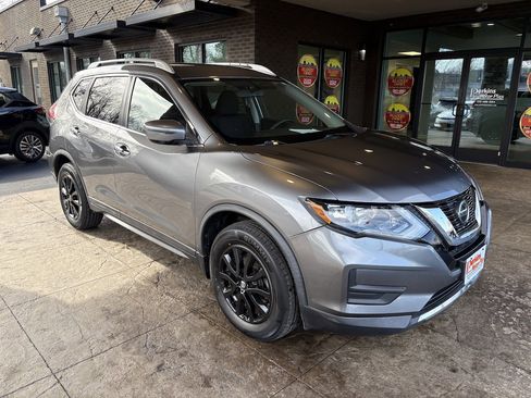 Used 2018 Nissan Rogue SV image 4