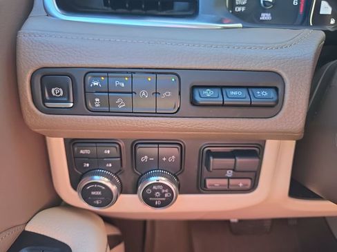 Used 2021 GMC Yukon Denali AWD/4WD image 30