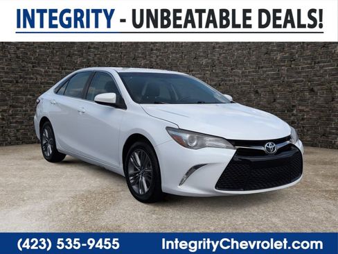 Used 2017 Toyota Camry SE FWD image 1