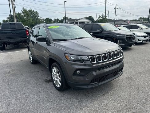 Used 2023 Jeep Compass Latitude AWD/4WD image 4