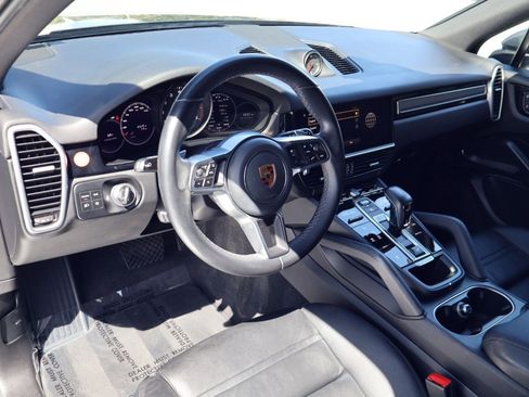 Certified 2023 Porsche Cayenne w/ Premium Package AWD/4WD image 4