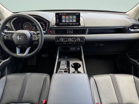 Certified 2025 Honda Pilot Touring image 33