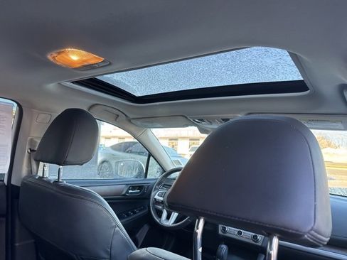 Used 2017 Subaru Outback 2.5i Limited image 23