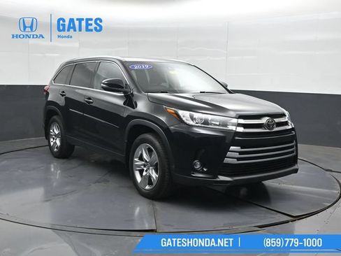 Used 2019 Toyota Highlander Limited AWD/4WD image 4
