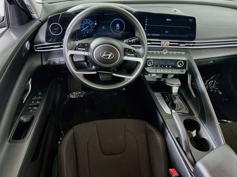 Used 2024 Hyundai Elantra SEL image 21